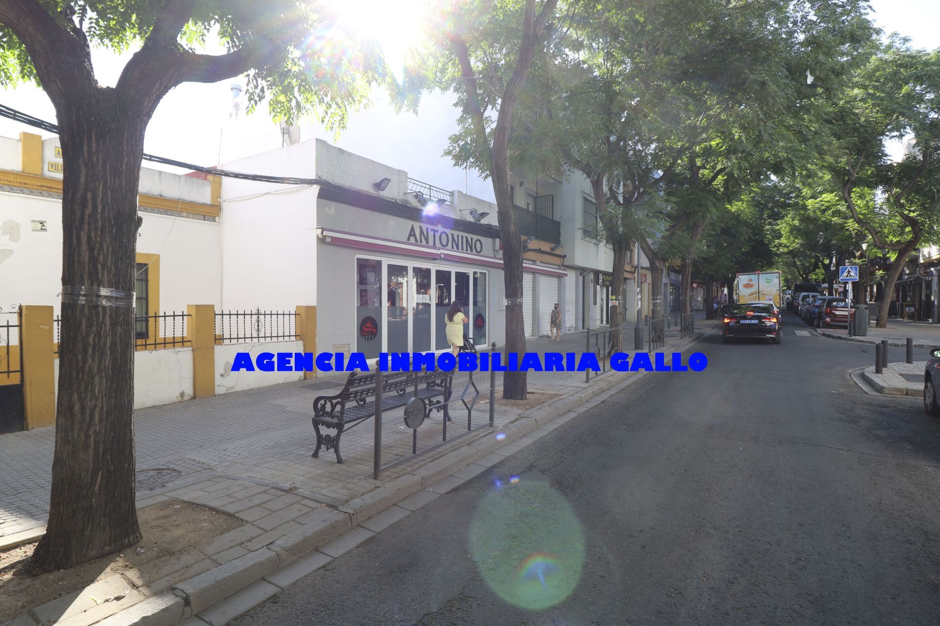 Vista exterior de Local en venda en  Sevilla Capital