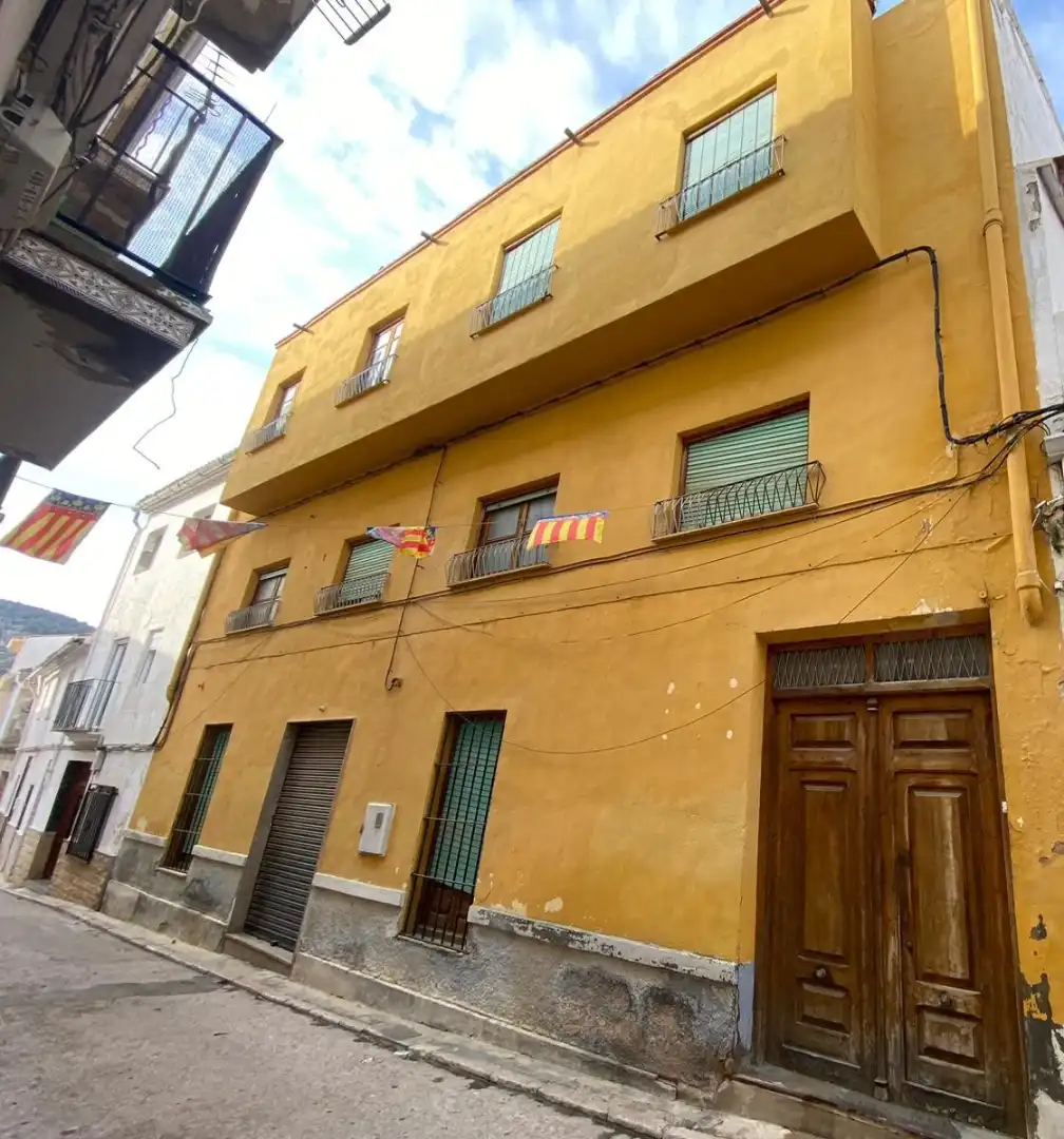 Vista exterior de Edifici en venda en Buñol