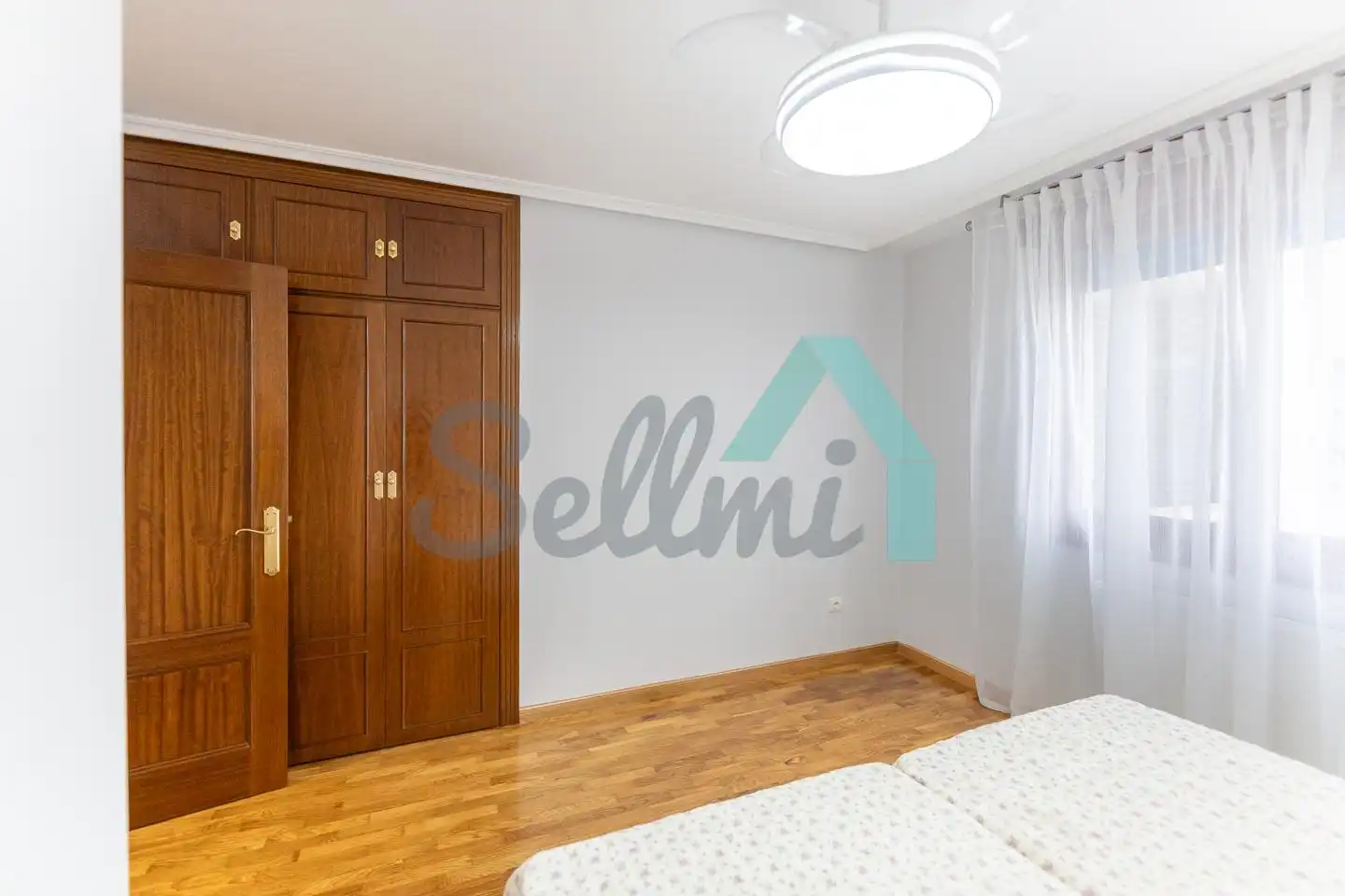 Habitación de Piso de alquiler en Oviedo  con Calefacción, Parquet y Terraza