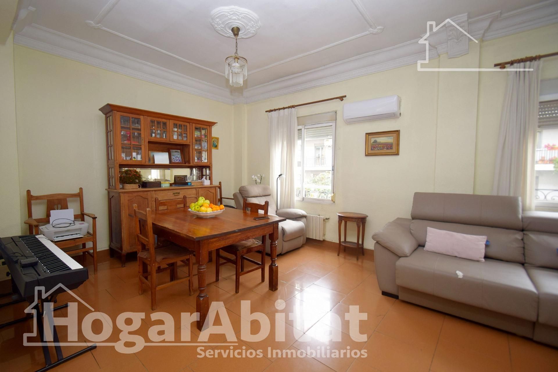Living room of Flat for sale in  Valencia Capital  with Air Conditioner and Heating