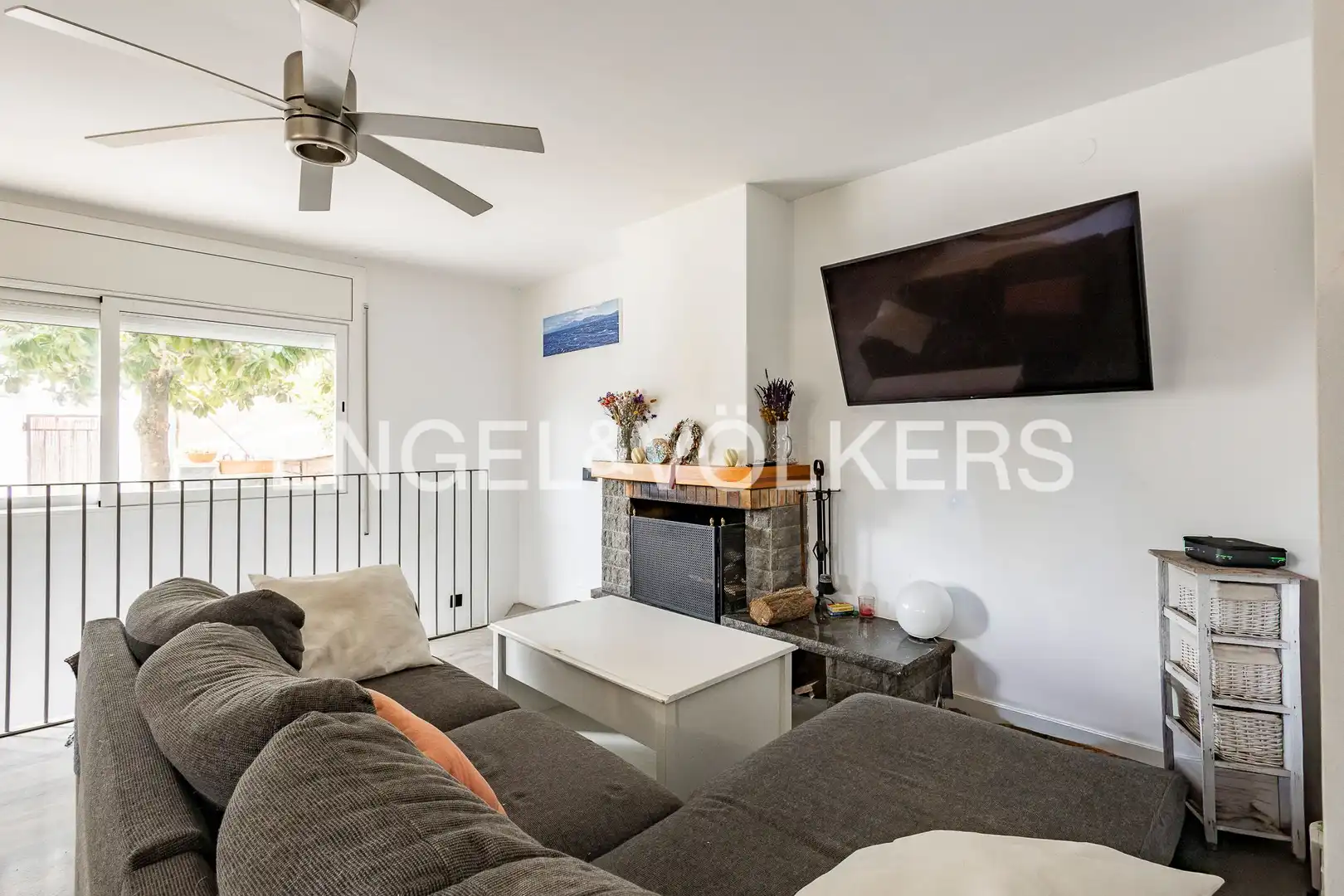 Sala de estar de Casa o chalet en venta en Cervelló con Calefacción, Jardín privado y Terraza