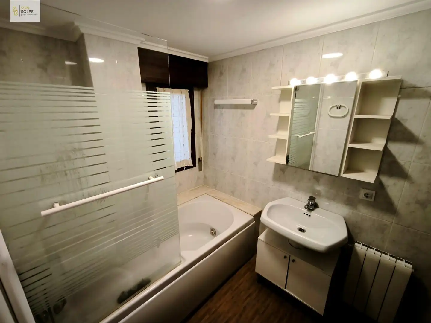 Bathroom of Flat for rent in Santander  with Heating, Parquet flooring and Terrace