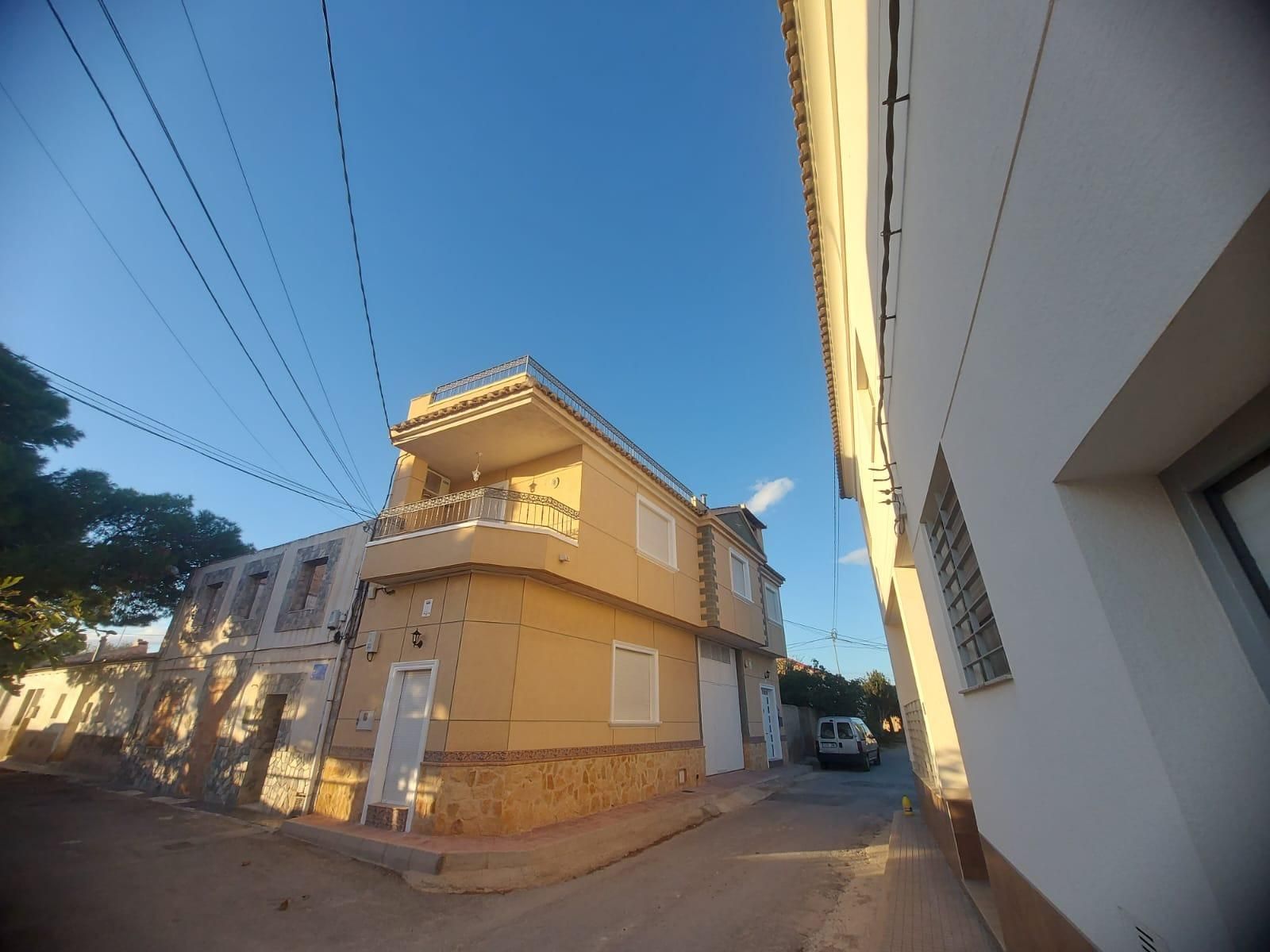 Vista exterior de Casa o xalet en venda en Orihuela amb Aire condicionat, Terrassa i Traster