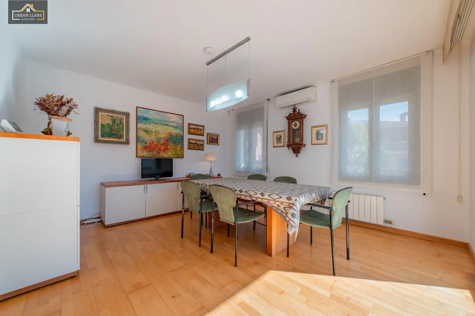 Comedor de Casa o chalet en venta en Sant Vicenç de Montalt con Jardín privado, Parquet y Piscina comunitaria