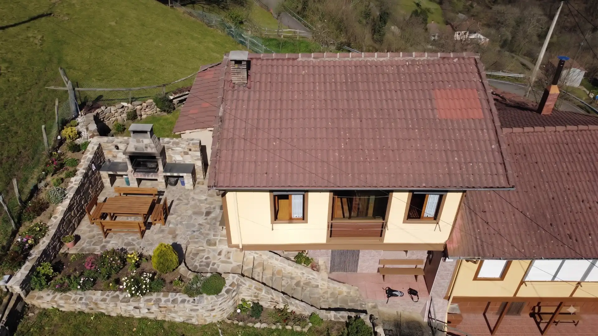Vista exterior de Casa o chalet en venta en San Martín del Rey Aurelio con Jardín privado, Amueblado y Balcón