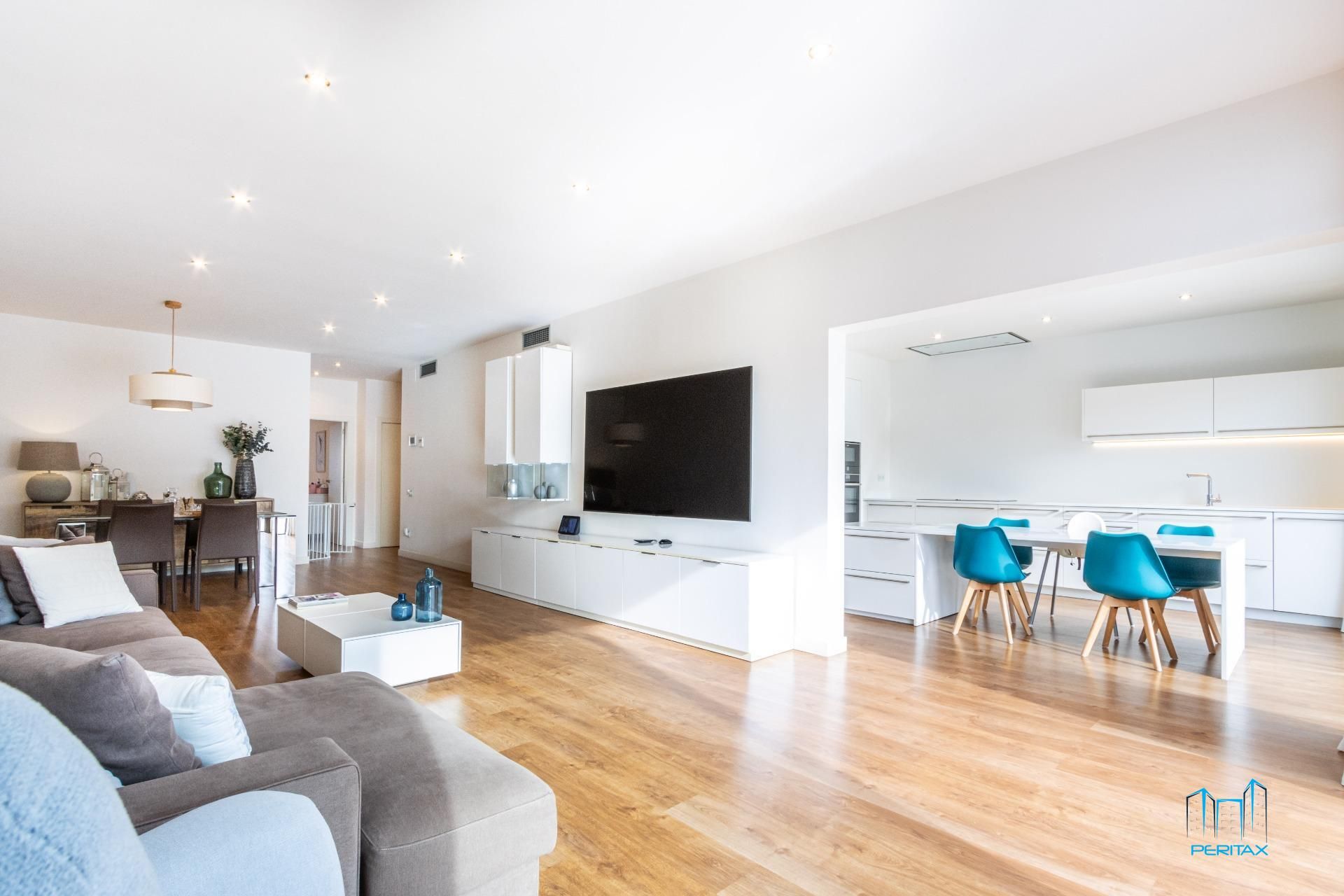 Living room of House or chalet for sale in Sabadell  with Air Conditioner, Heating and Parquet flooring