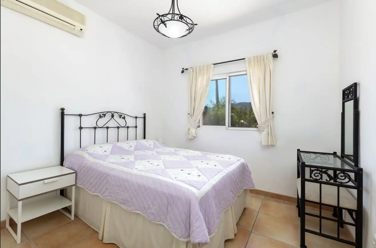 Schlafzimmer von Country house zum Verkauf in Pizarra mit Klimaanlage, Heizung und Privatgarten