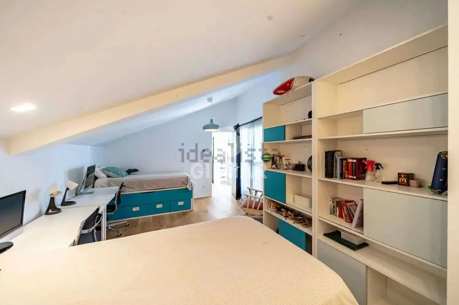 Bedroom of Office for sale in Madrid  with Heating
