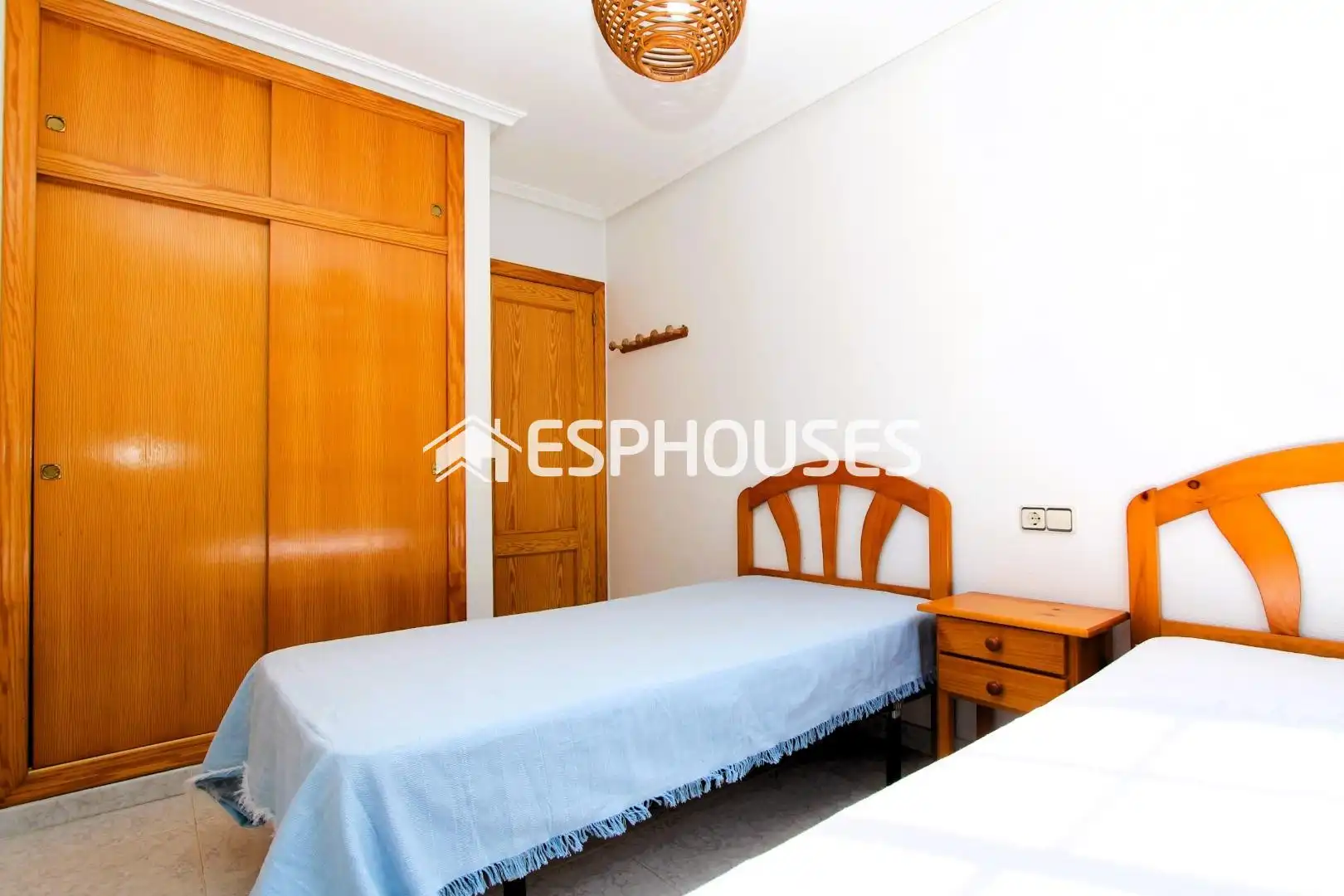 Habitación de Apartamento en venta en Guardamar del Segura con Aire acondicionado, Trastero y Amueblado