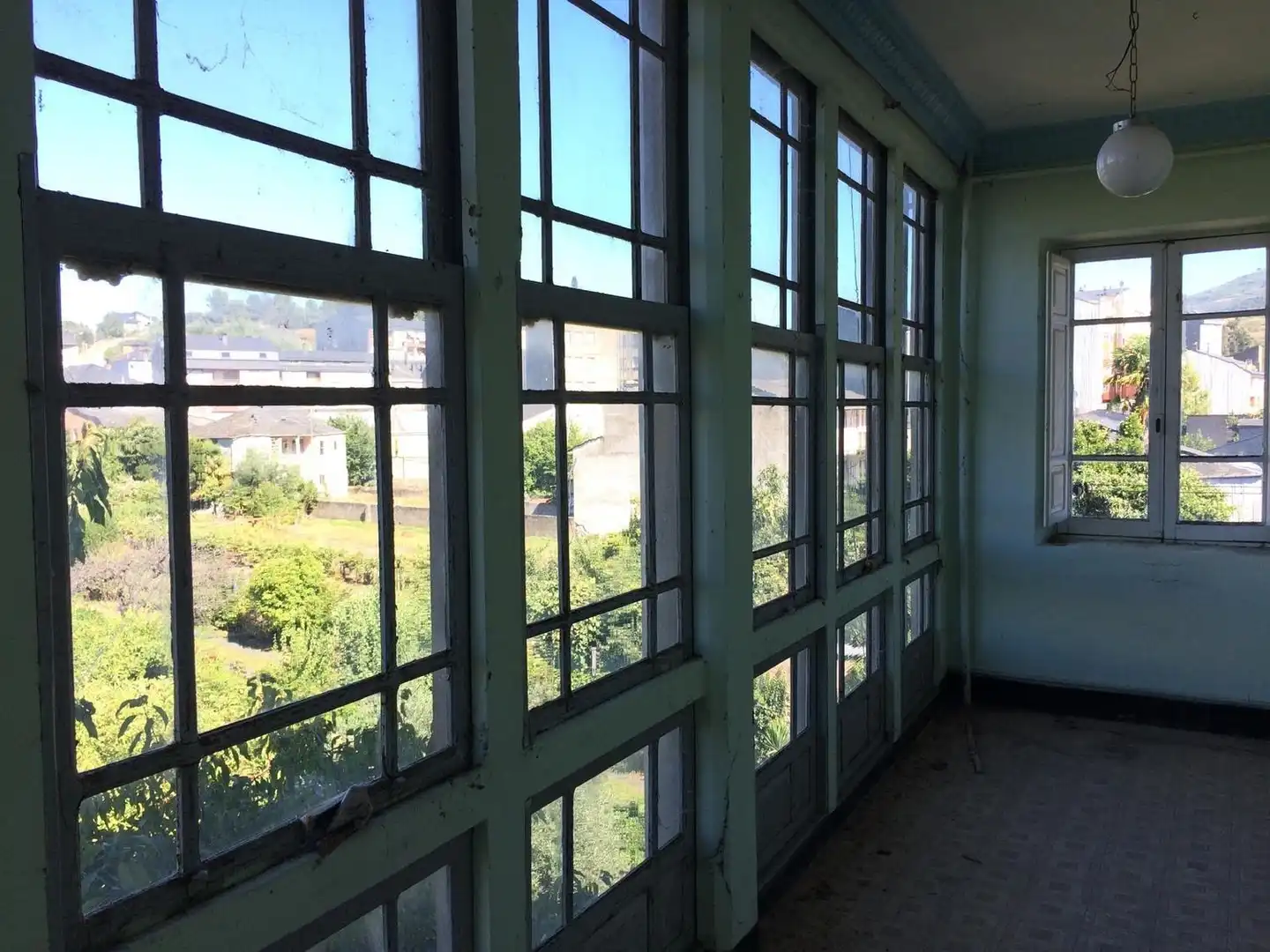 Vista exterior de Edificio en venta en O Barco de Valdeorras  