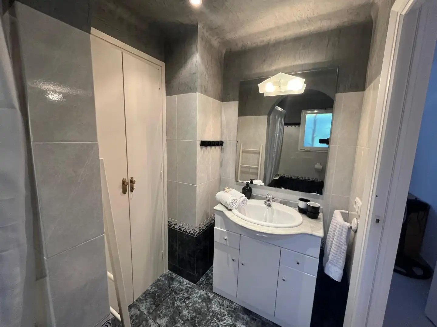 Baño de Apartamento de alquiler en Castell d'Aro, Platja d'Aro i s'Agaró con Aire acondicionado, Jardín privado y Terraza