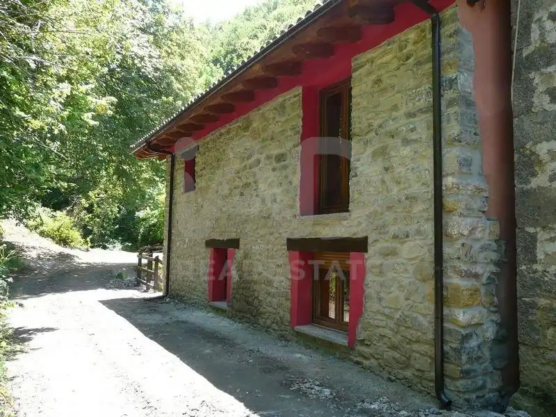 Vista exterior de Finca rústica en venda en Oseja de Sajambre amb Calefacció