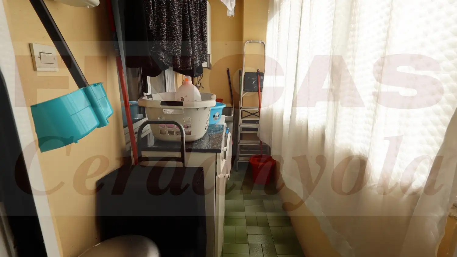 Cuina de Pis en venda en Cerdanyola del Vallès amb Calefacció i Balcó