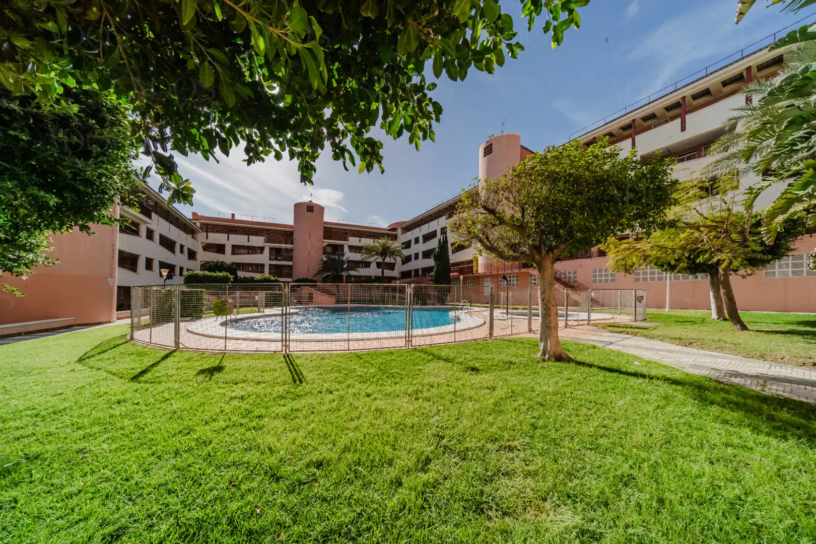 Piscina de Piso en venta en Roquetas de Mar con Aire acondicionado y Piscina comunitaria