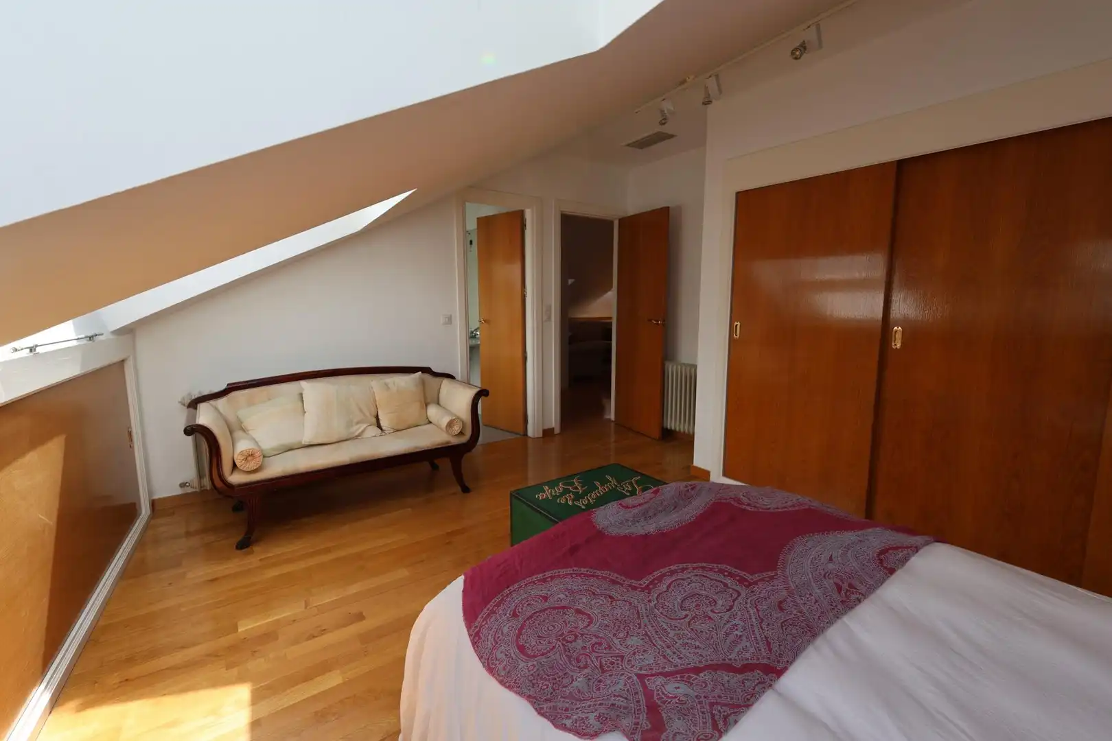 Schlafzimmer von Dachboden zum Verkauf in Bembibre mit Heizung und Balkon