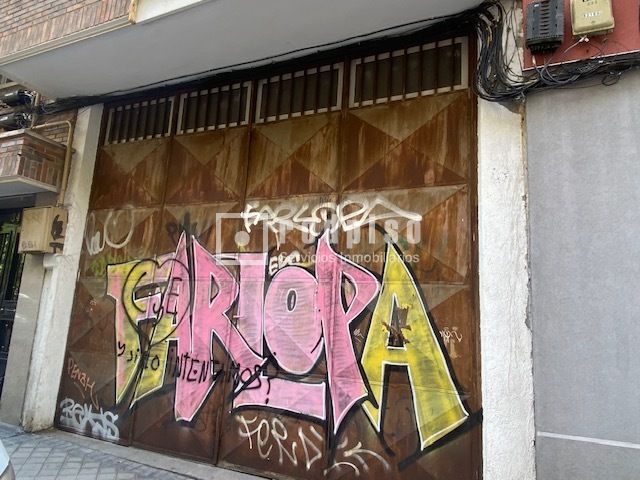 Vista exterior de Local en venda en  Madrid Capital
