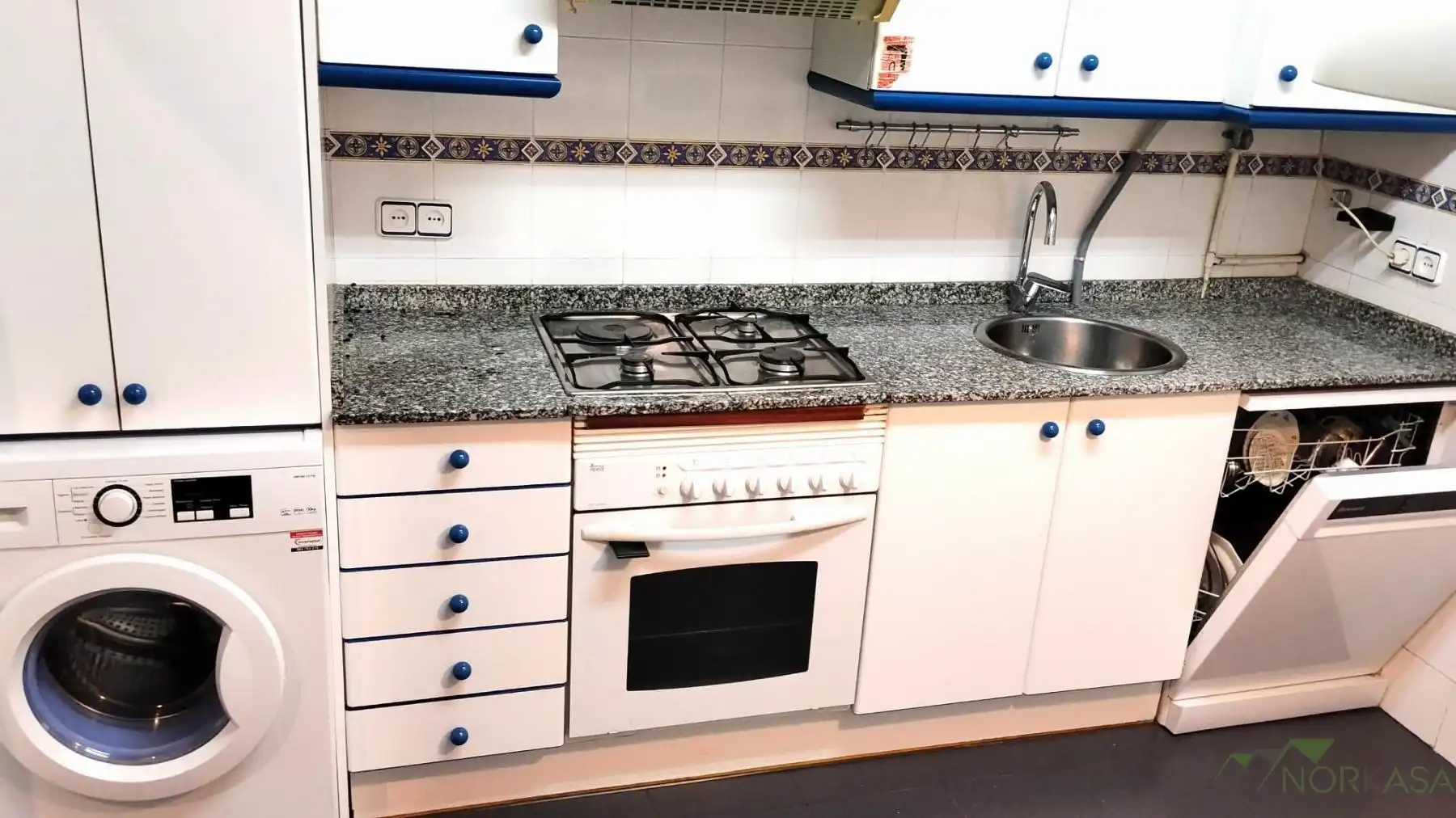 Kitchen of Flat for rent in Oviedo   with Heating, Furnished and Pets allowed