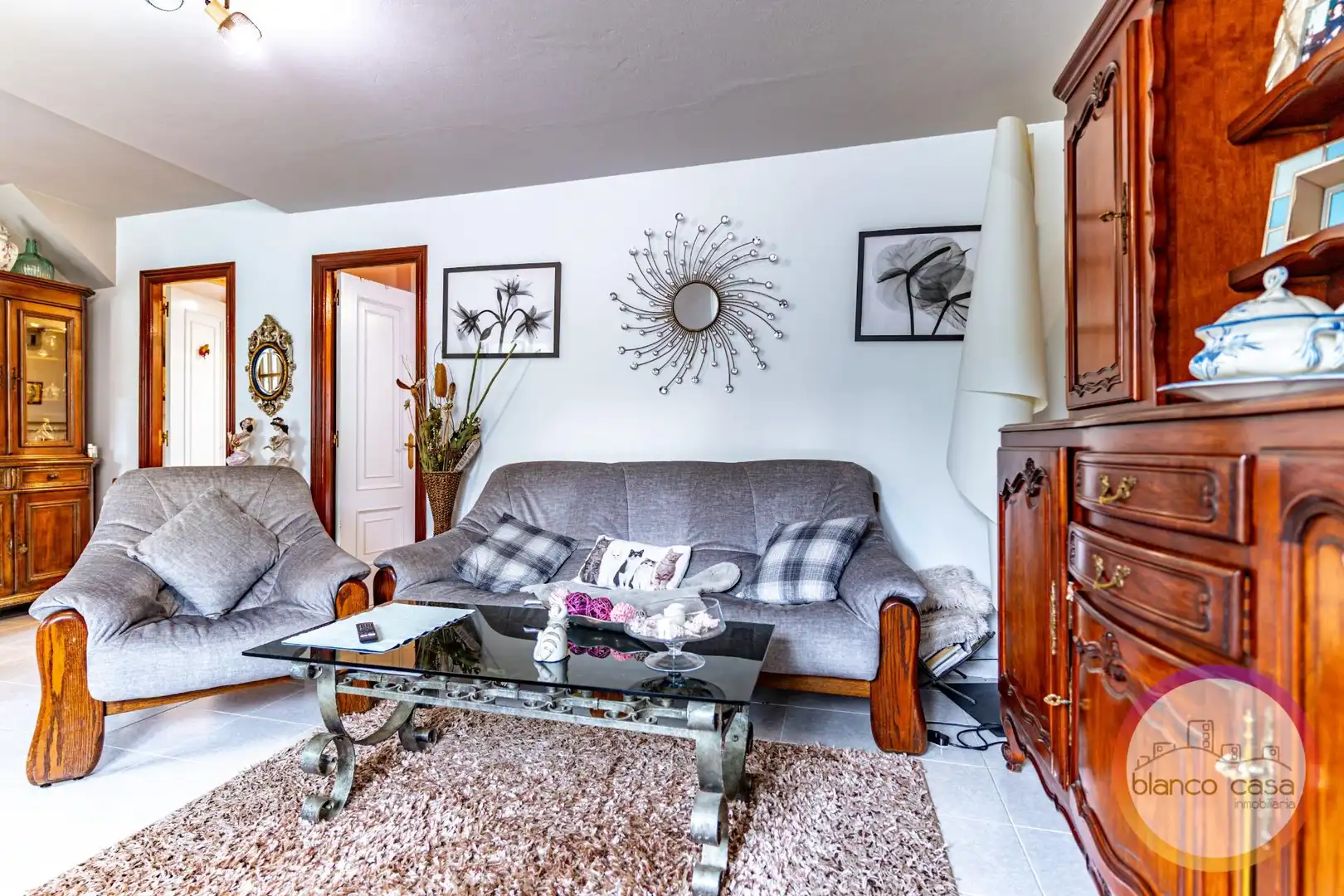 Sala d'estar de Casa o xalet en venda en Carballo amb Jardí privat i Traster
