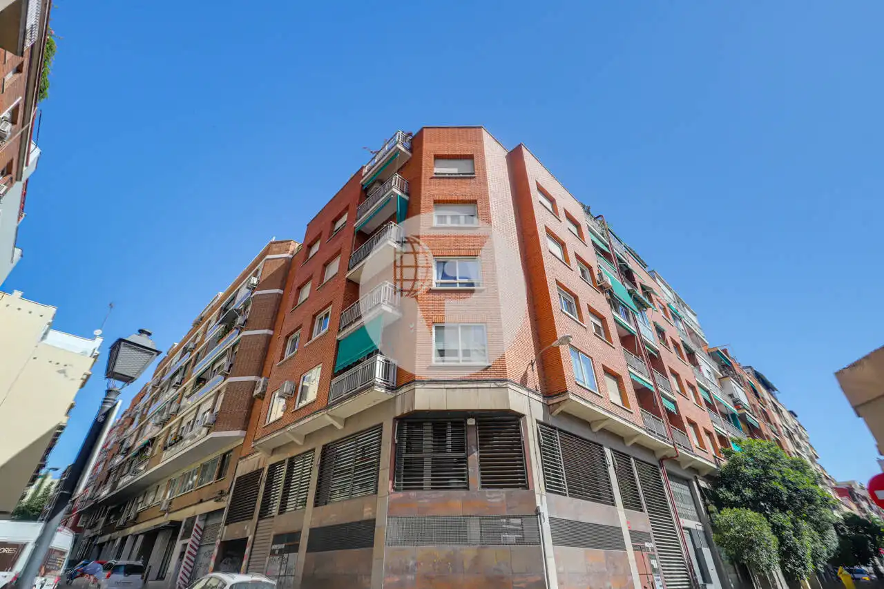 Vista exterior de Dúplex en venda en Madrid amb Aire condicionat, Calefacció i Traster