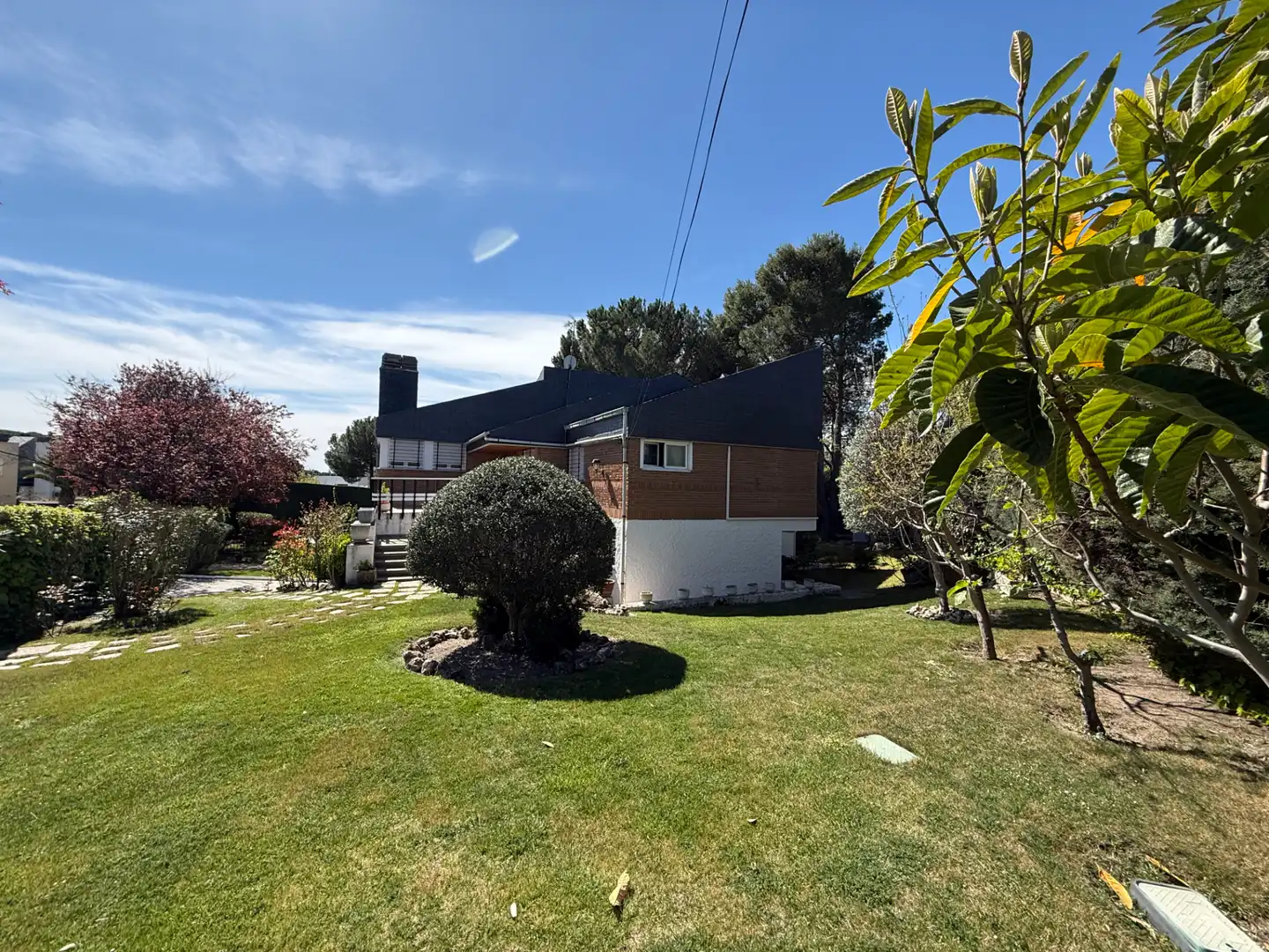 Vista exterior de Casa o xalet en venda en Las Rozas de Madrid amb Aire condicionat, Calefacció i Jardí privat
