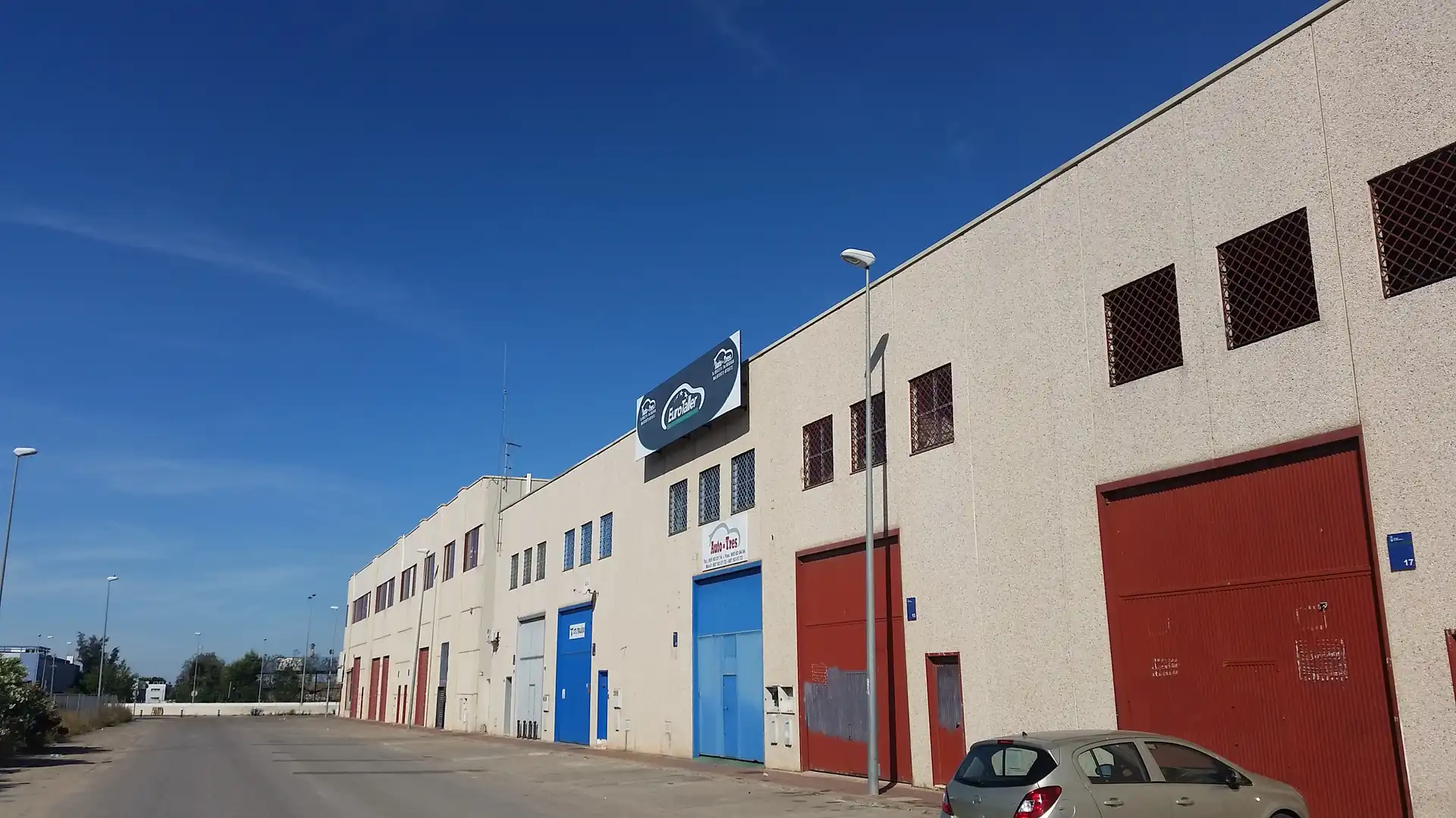 Vista exterior de Nau industrial en venda en Camas
