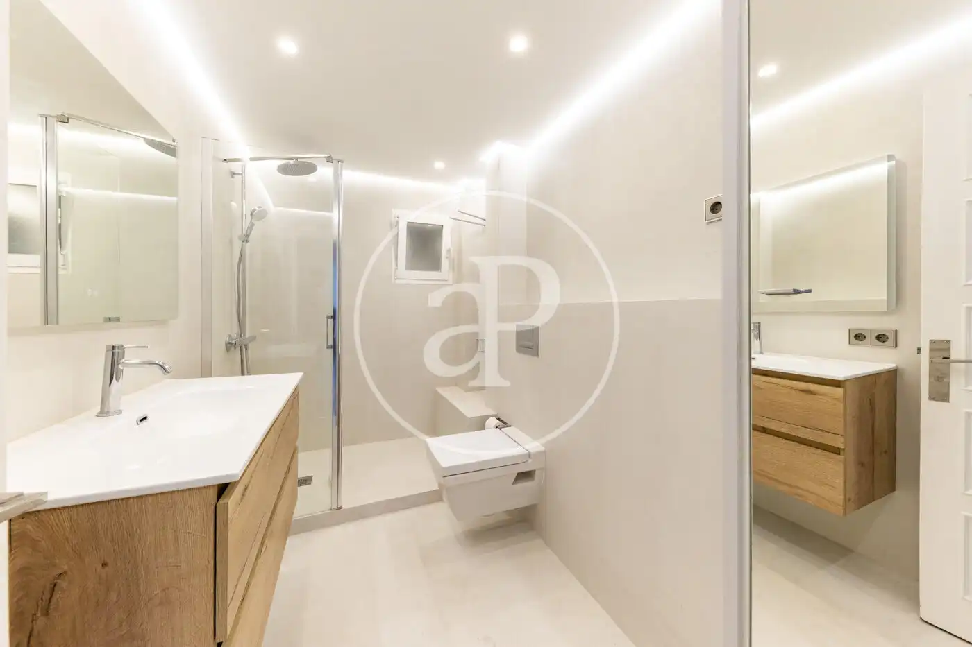 Bathroom of Flat for rent in  Palma de Mallorca  with Air Conditioner, Heating and Terrace