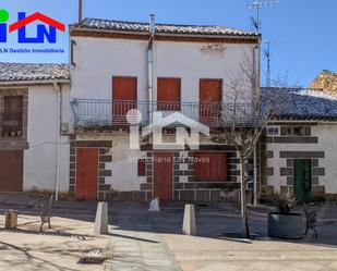 Exterior view of House or chalet for sale in Navalperal de Pinares  with Terrace