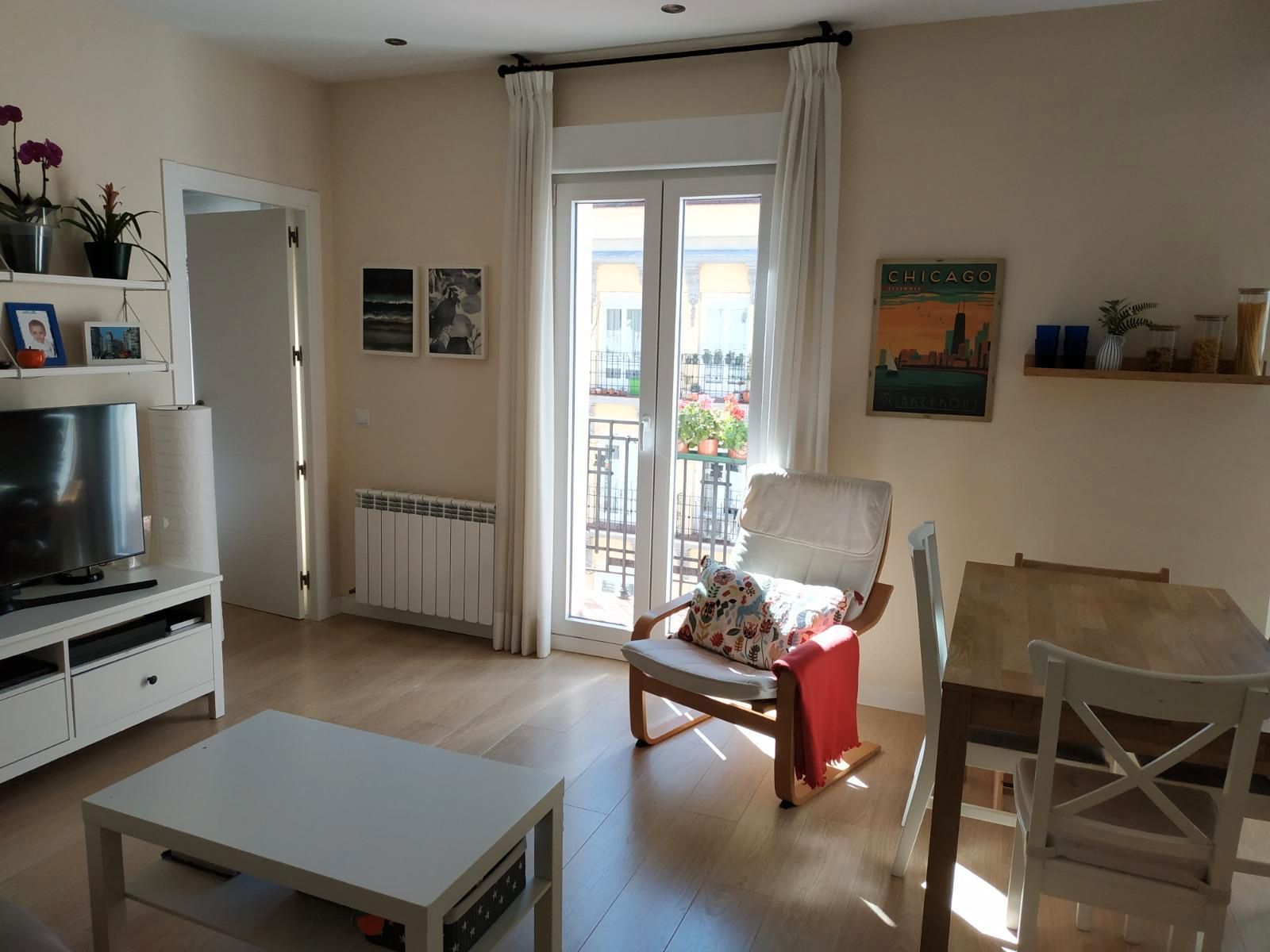 Sala d'estar de Pis en venda en  Madrid Capital amb Aire condicionat, Calefacció i Moblat