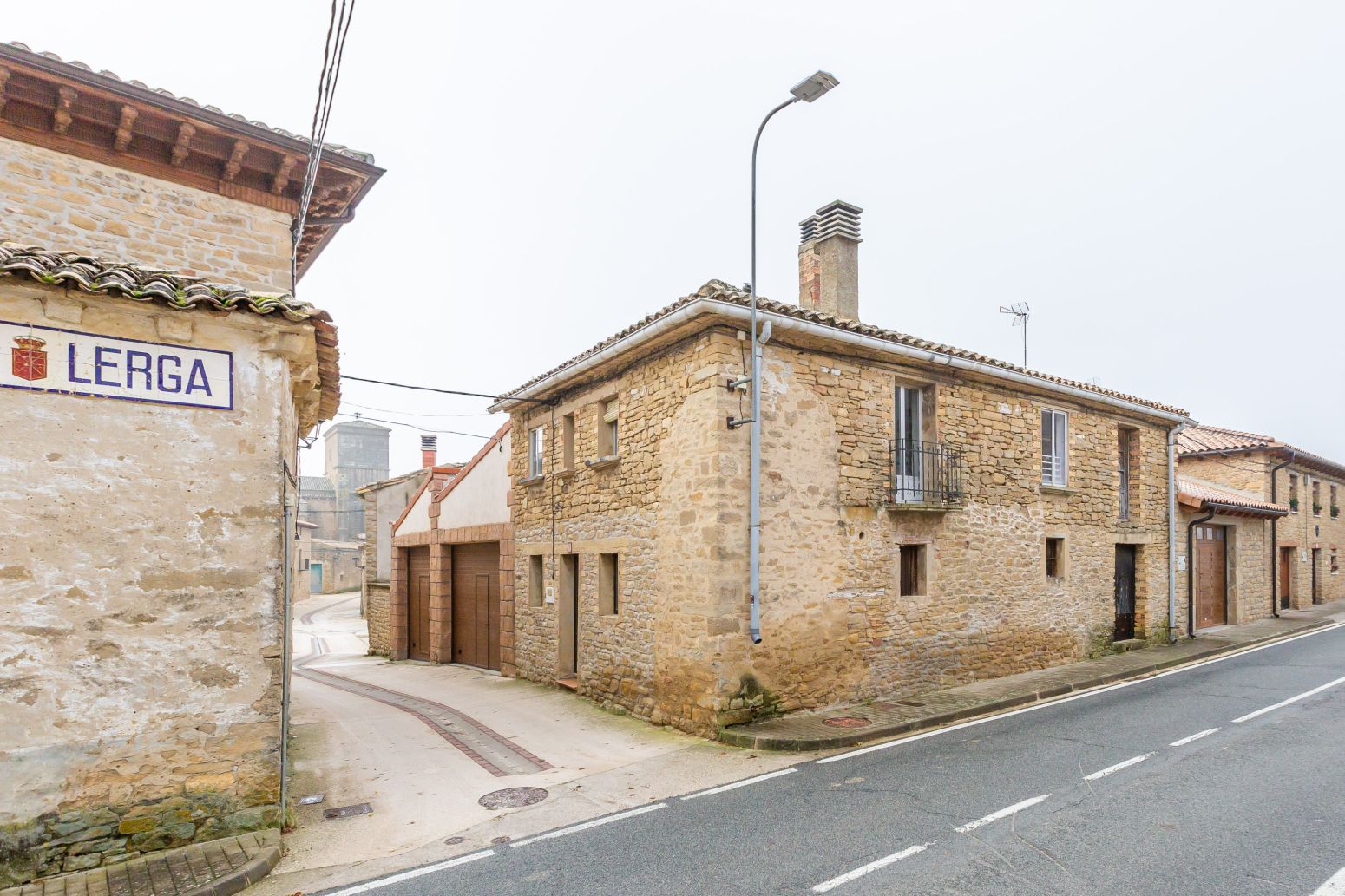 Vista exterior de Casa adosada en venda en Lerga amb Terrassa, Moblat i Balcó