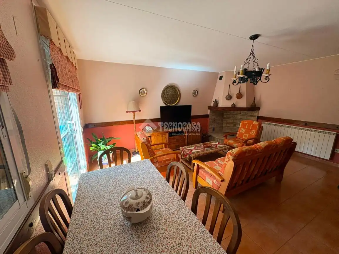 Sala de estar de Casa adosada en venta en Zaragoza con Terraza