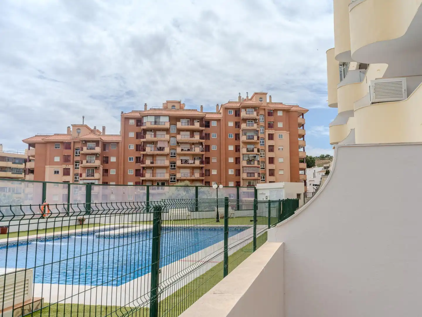 Piscina de Estudi en venda en Fuengirola amb Aire condicionat, Terrassa i Balcó