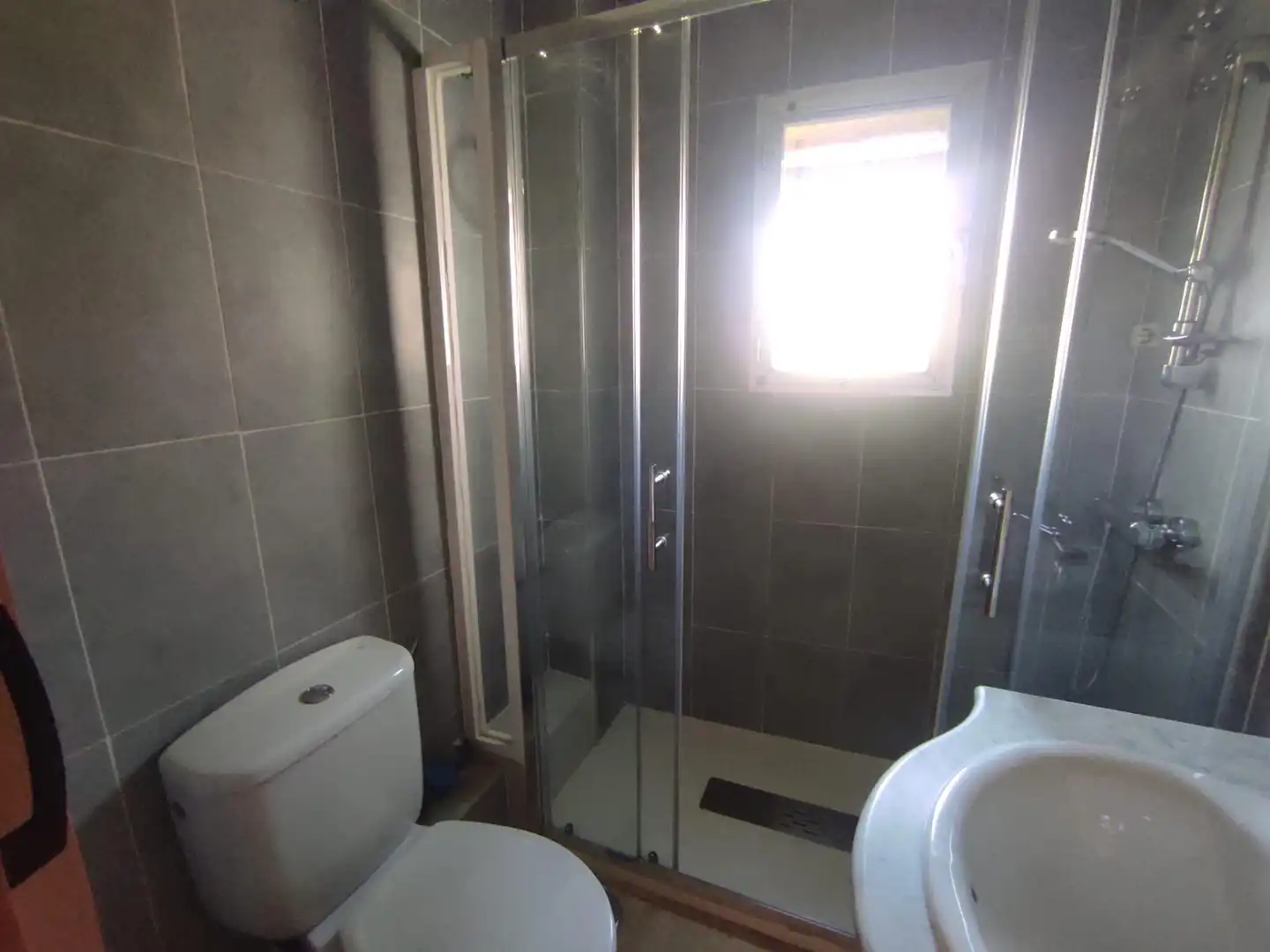 Baño de Piso en venta en Madrid con Aire acondicionado, Calefacción y Jardín privado