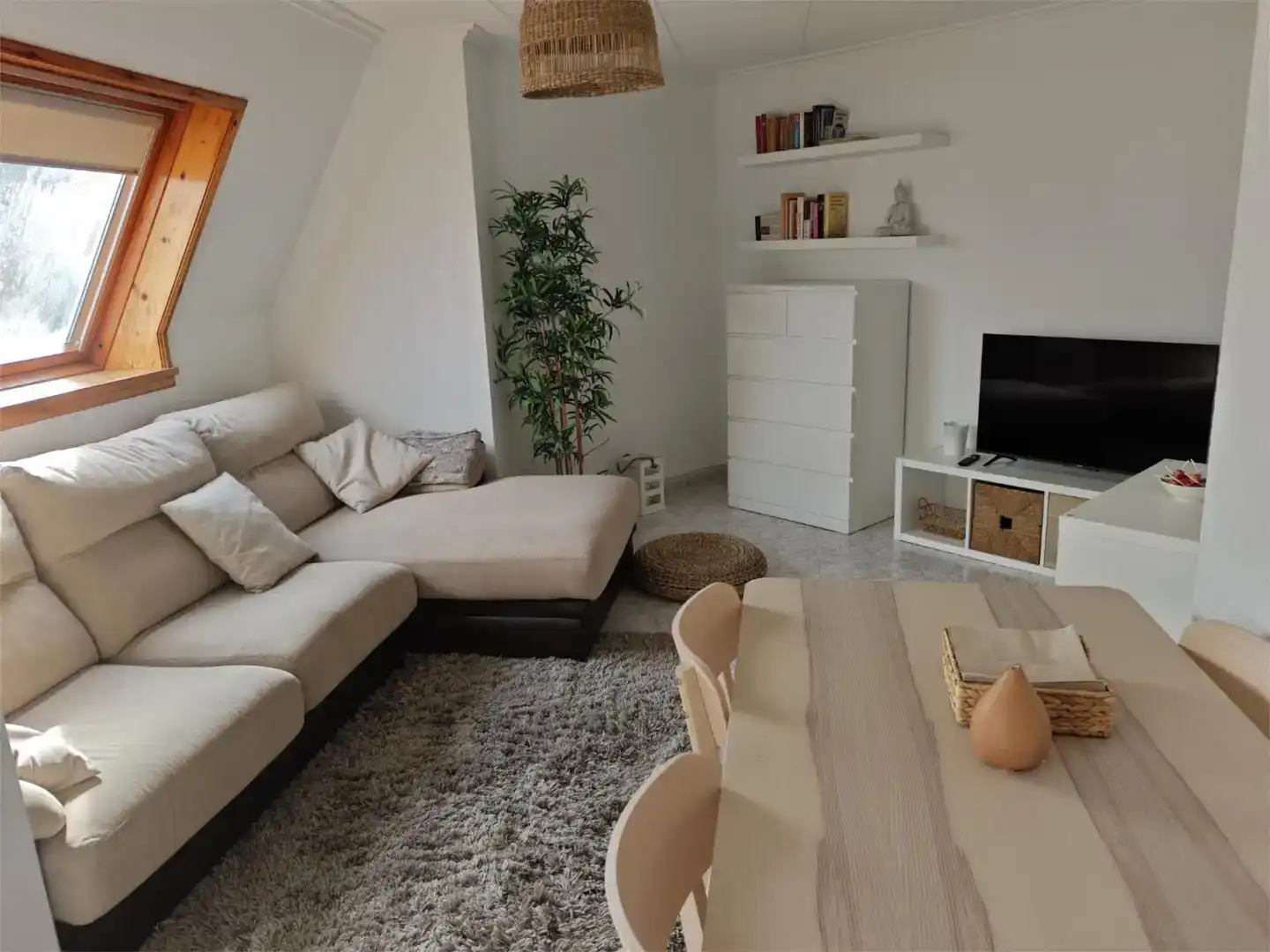 Sala d'estar de Pis en venda en Cabana de Bergantiños amb Parquet, Moblat i Forn