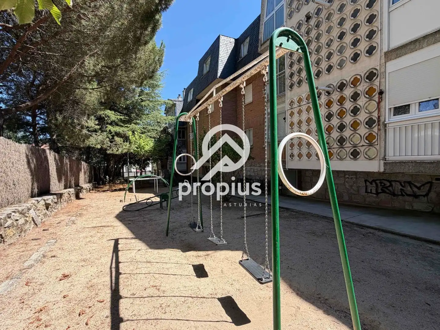 Vista exterior de Piso en venta en Hoyo de Manzanares con Calefacción, Parquet y Terraza