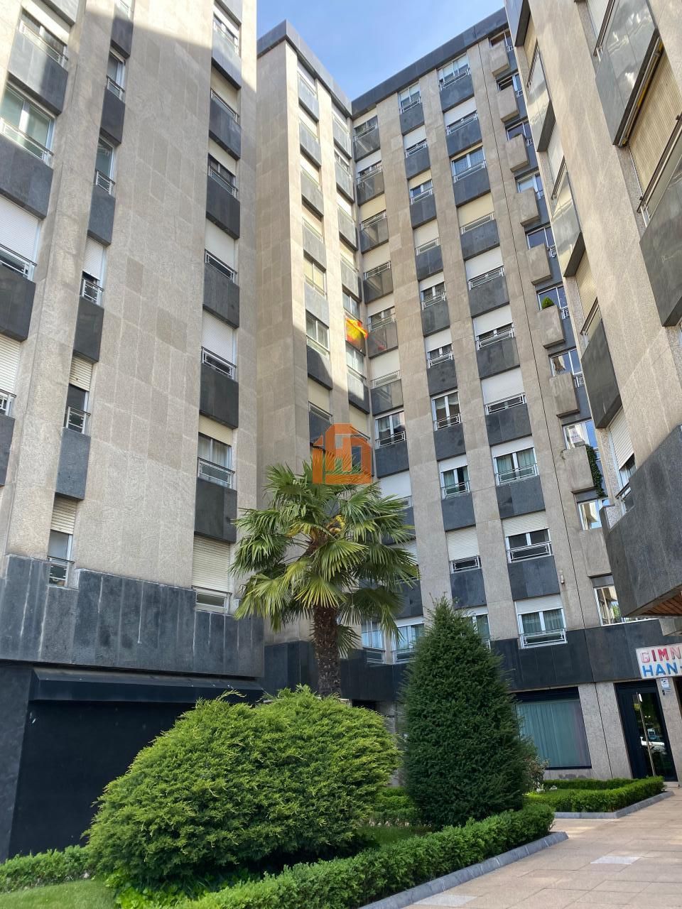 Vista exterior de Pis en venda en León Capital  amb Calefacció, Parquet i Terrassa