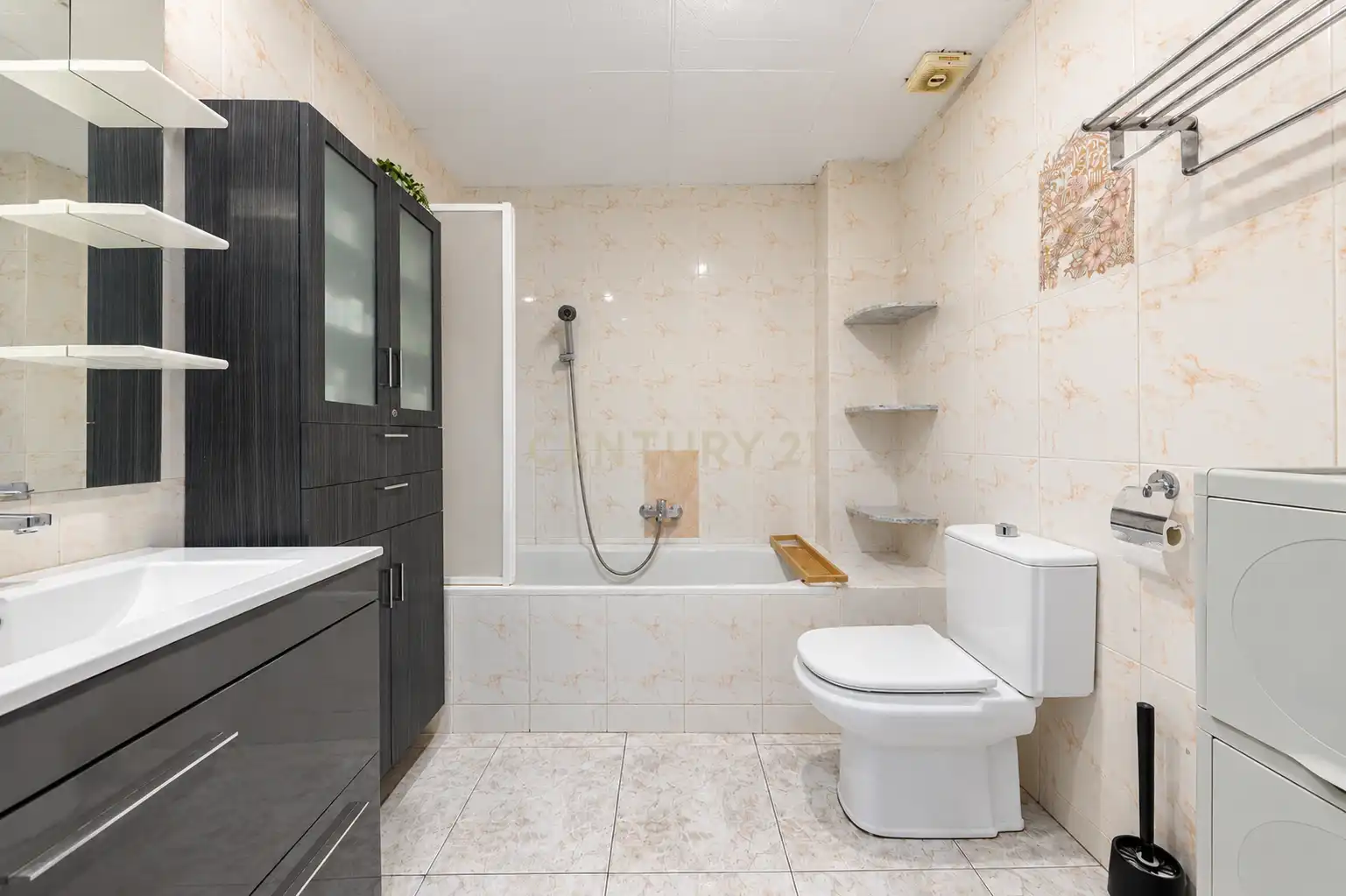 Bany de Apartament en venda en Castelldefels amb Aire condicionat, Forn i Rentadora