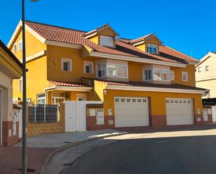 Vista exterior de Casa o xalet en venda en Arcas del Villar amb Calefacció, Terrassa i Traster