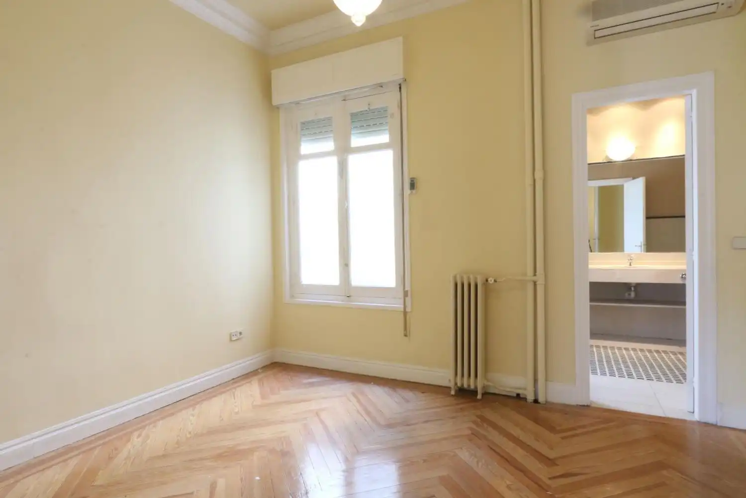 Bedroom of Flat for sale in Madrid  with Air Conditioner