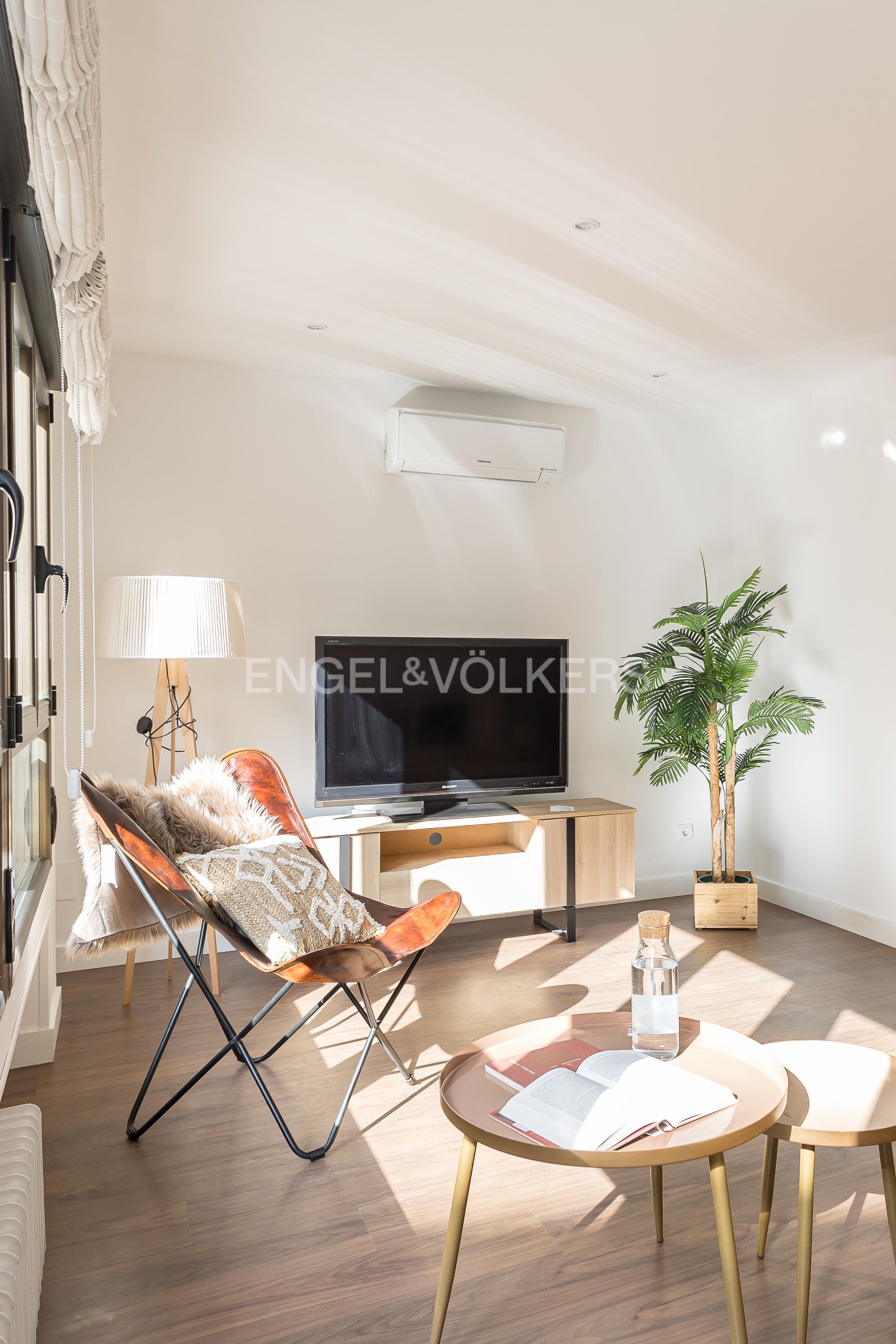 Living room of Apartment for sale in  Madrid Capital  with Air Conditioner, Heating and Private garden