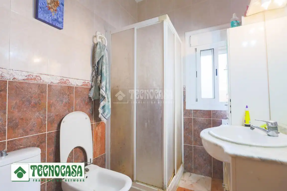 Badezimmer von Einfamilien-Reihenhaus zum Verkauf in Adra mit Terrasse und Balkon