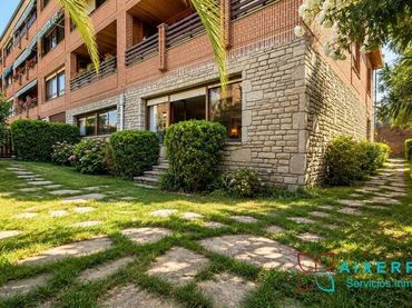Dúplex amb balcó en venda a Urbasa Kalea