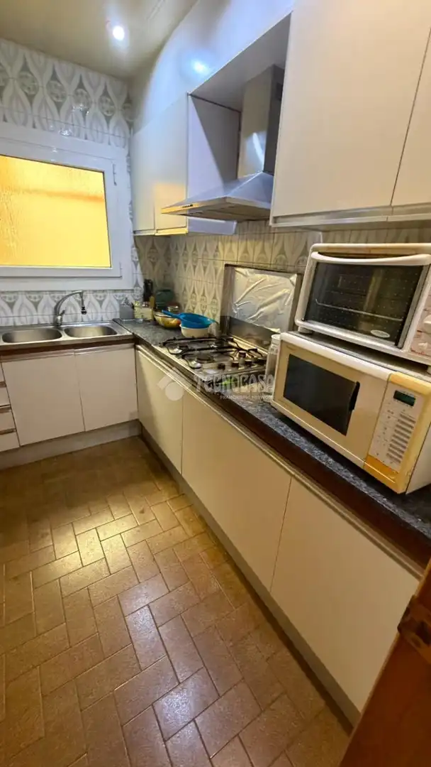 Cocina de Piso en venta en Barcelona con Calefacción y Balcón