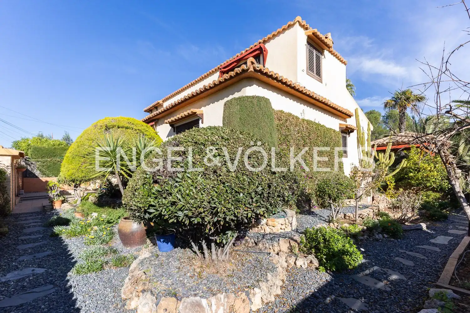 Vista exterior de Casa o xalet en venda en Riba-roja de Túria amb Aire condicionat, Calefacció i Jardí privat