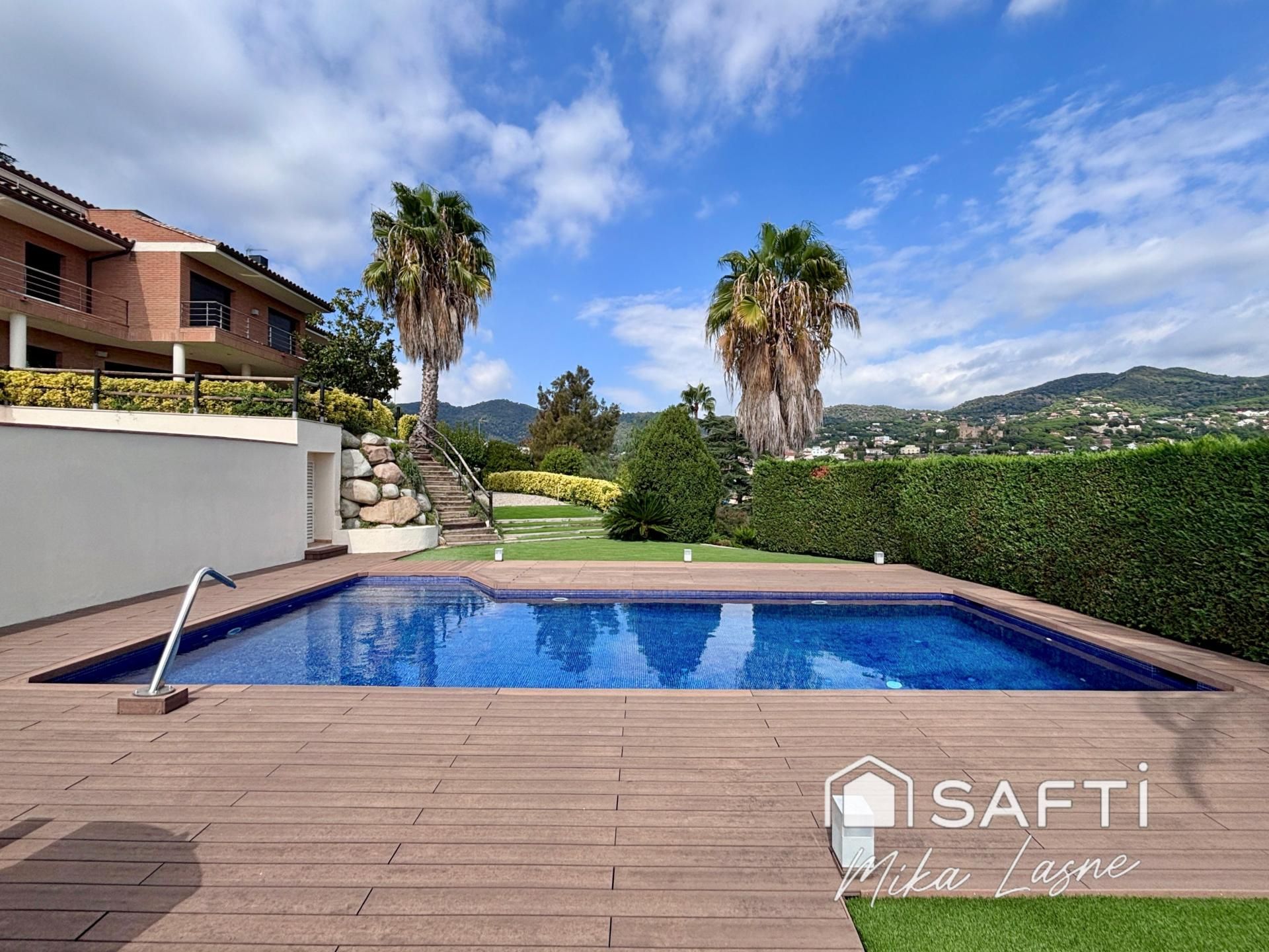 Piscina de Casa o xalet en venda en Cabrils amb Aire condicionat, Calefacció i Terrassa