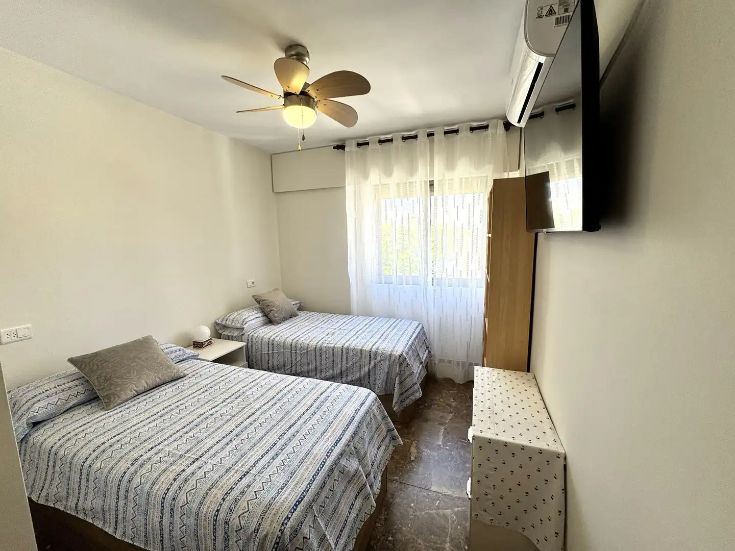 Schlafzimmer von Wohnungen zur Miete in Benidorm mit Klimaanlage, Heizung und Terrasse