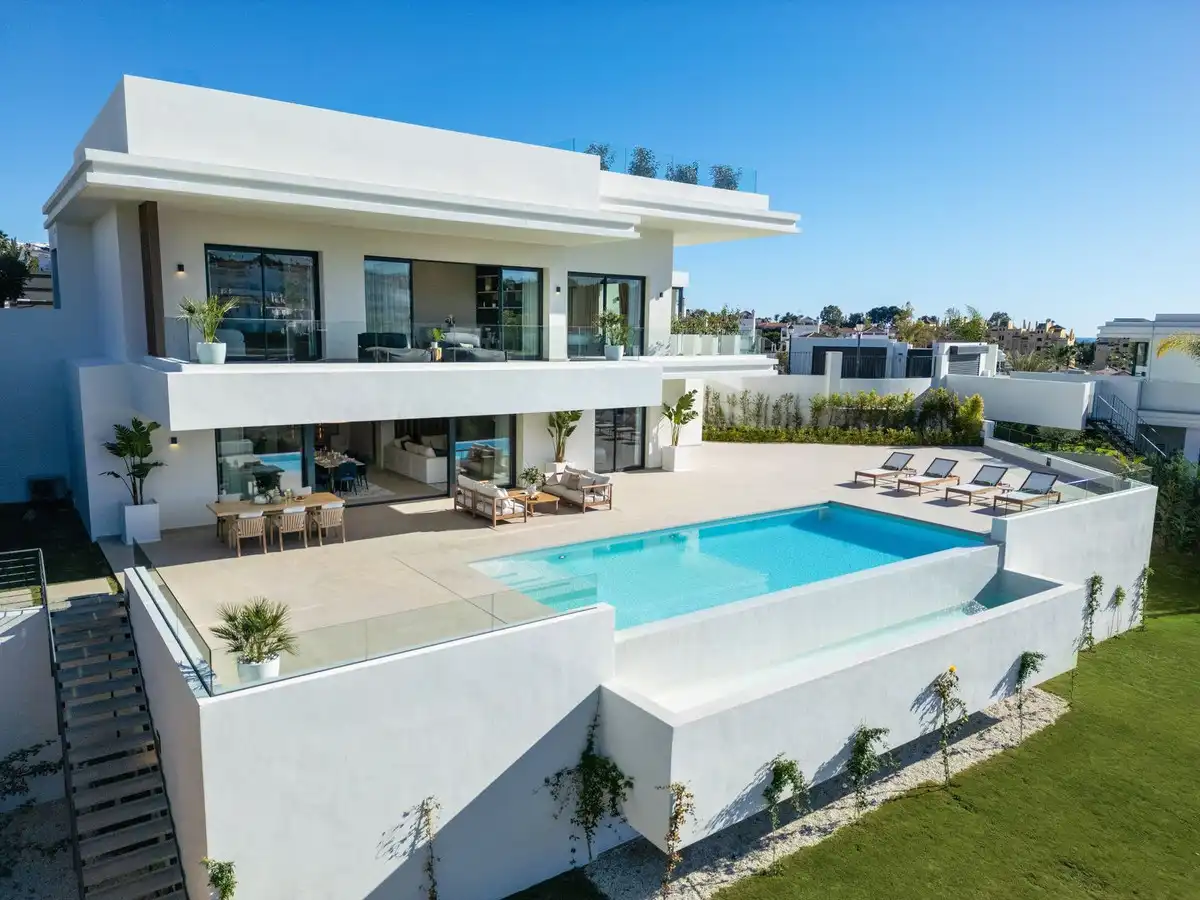 Villa mit Pool zum Verkauf in Selwo