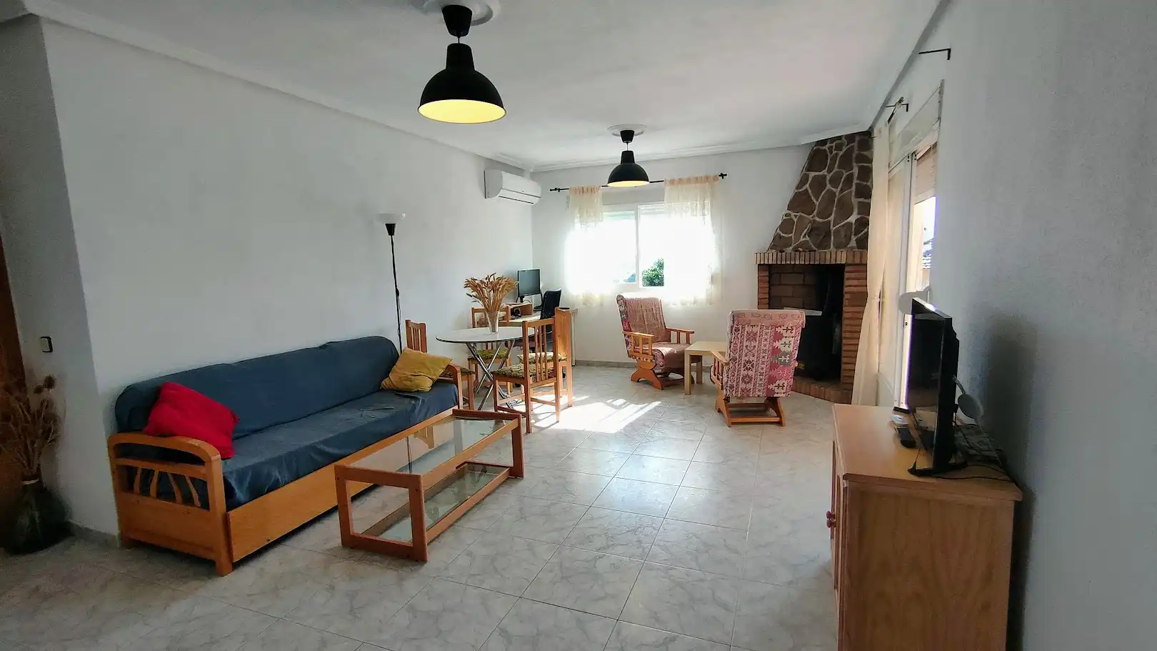 Sala de estar de Casa o chalet en venta en Torrejón del Rey con Aire acondicionado, Calefacción y Jardín privado