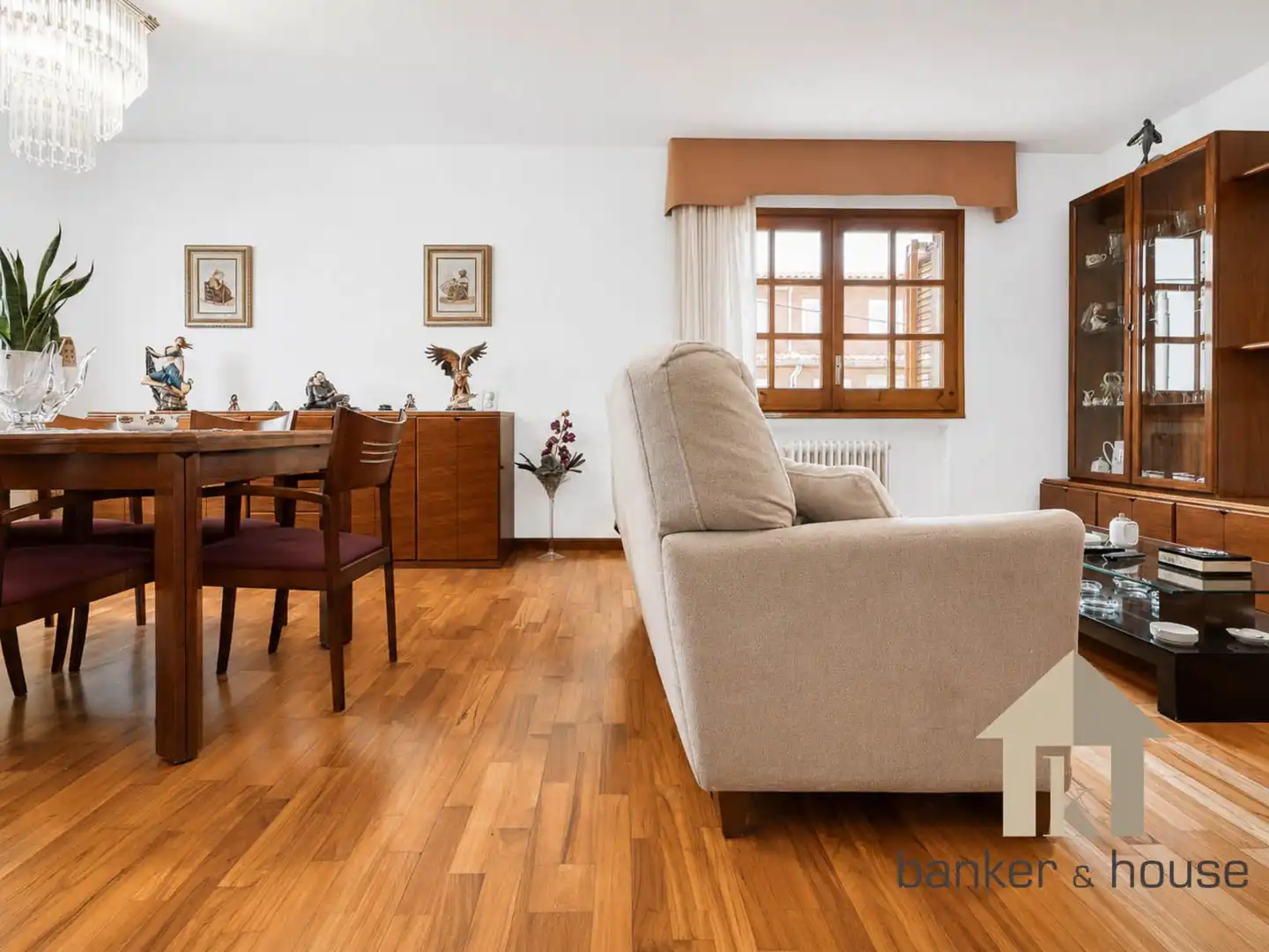 Sala d'estar de Casa o xalet en venda en Cerdanyola del Vallès amb Aire condicionat, Calefacció i Jardí privat