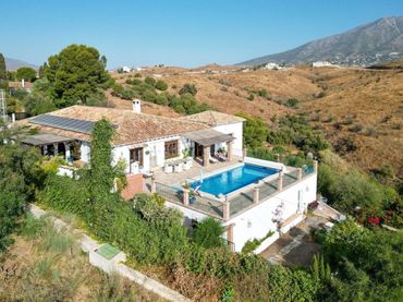 Casa rústica amb piscina en venda a Mijas Golf
