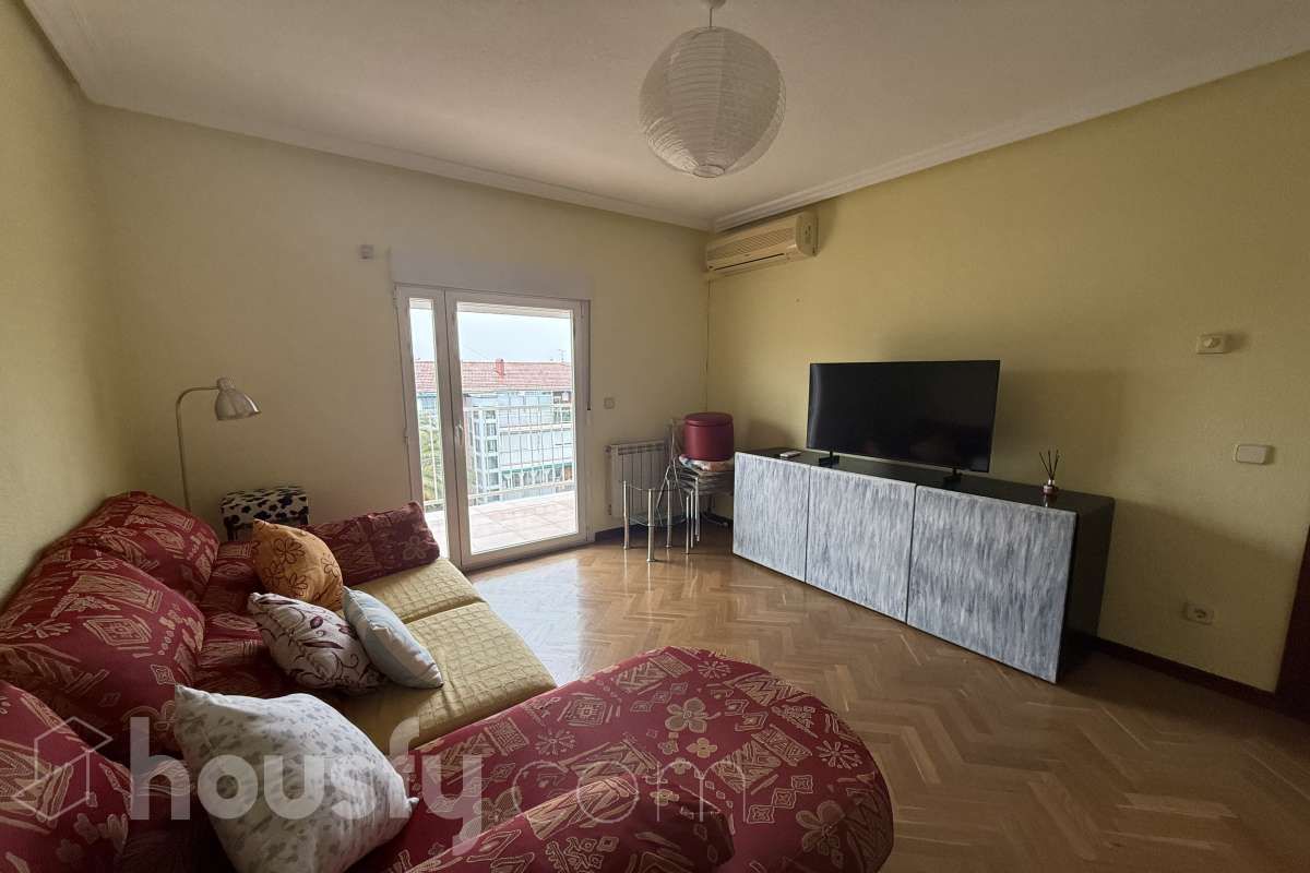 Living room of Flat to rent in  Madrid Capital  with Air Conditioner, Heating and Parquet flooring